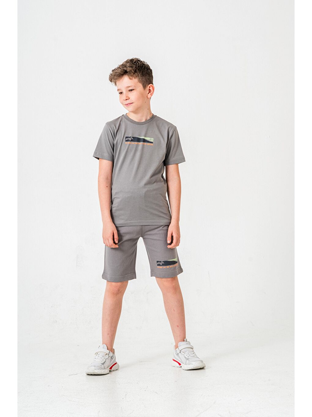 Gri Nothing Like One Wave After Another Baskılı  Erkek Çocuk Şort - Tişört Takımı-1