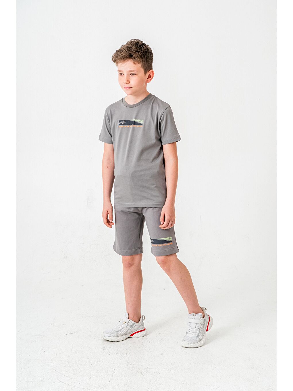 Gri Nothing Like One Wave After Another Baskılı  Erkek Çocuk Şort - Tişört Takımı-3