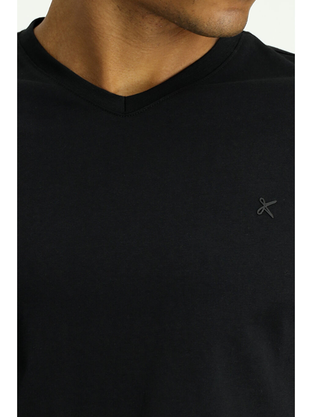 Siyah V Yaka Slim Fit Dar Kesim Süprem Pamuklu Büyük Beden Tişört-4