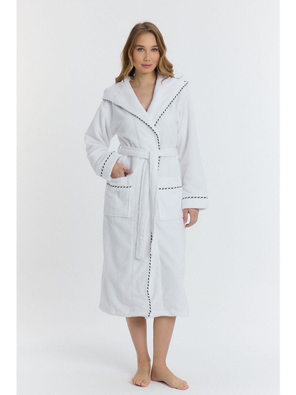 Beyaz Triga Kapüşonlu Kadın Bornozu %100 Pamuk