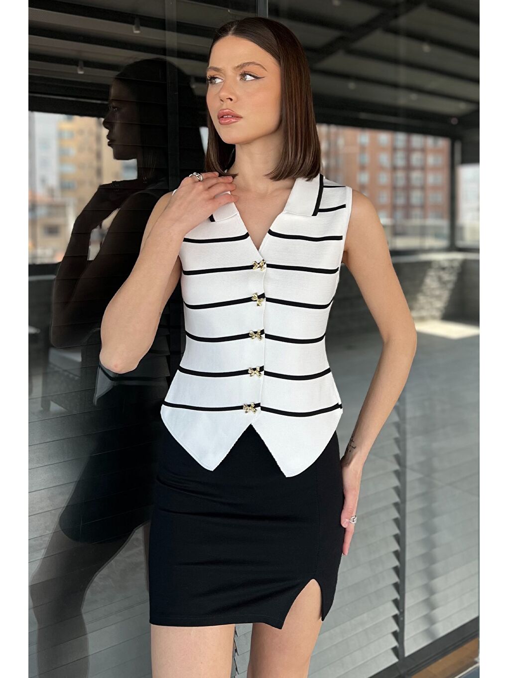 Ekru Kadın Fiyonk Düğmeli Çizgi Desenli Triko Yelek-1