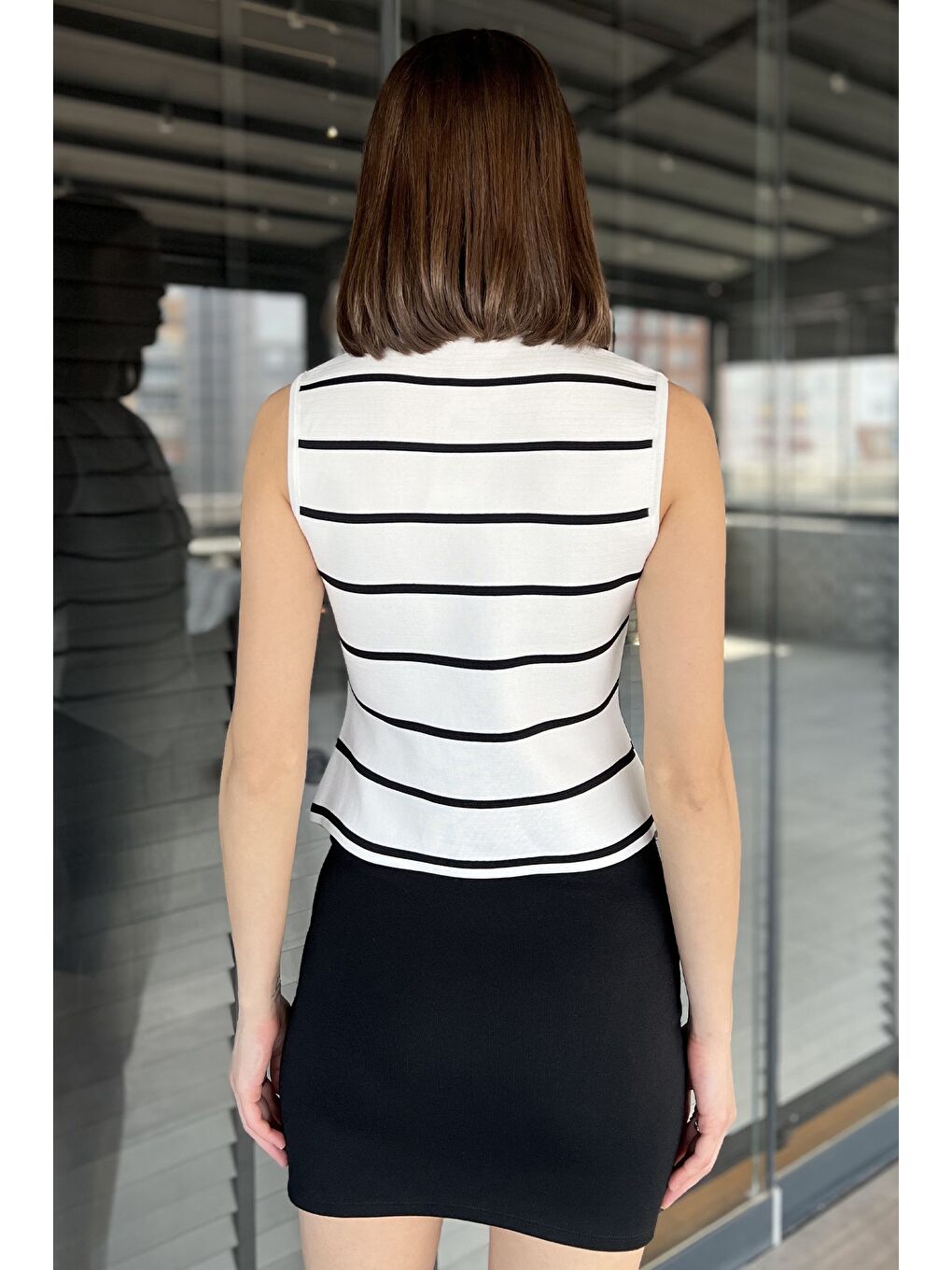 Ekru Kadın Fiyonk Düğmeli Çizgi Desenli Triko Yelek-2