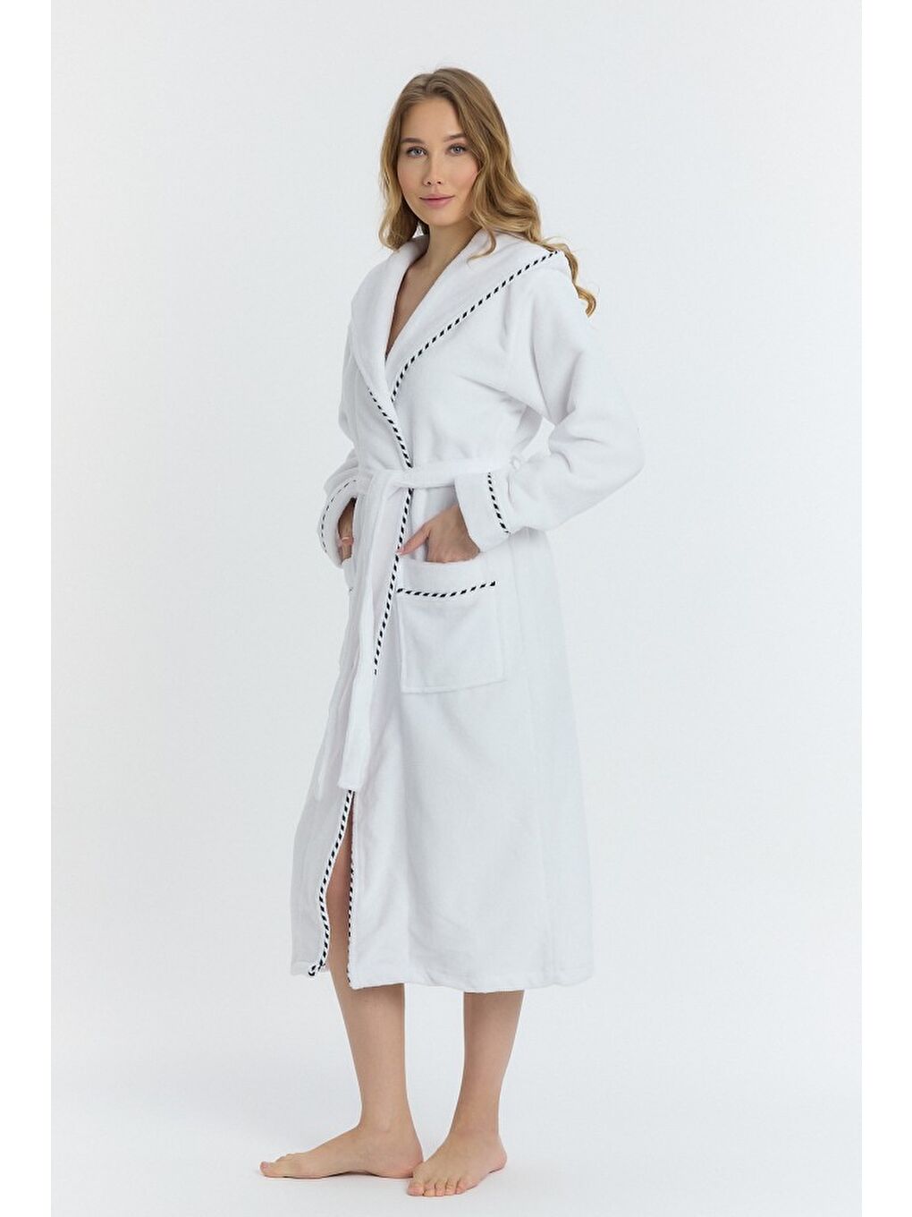 Beyaz Triga Kapüşonlu Kadın Bornozu %100 Pamuk-2