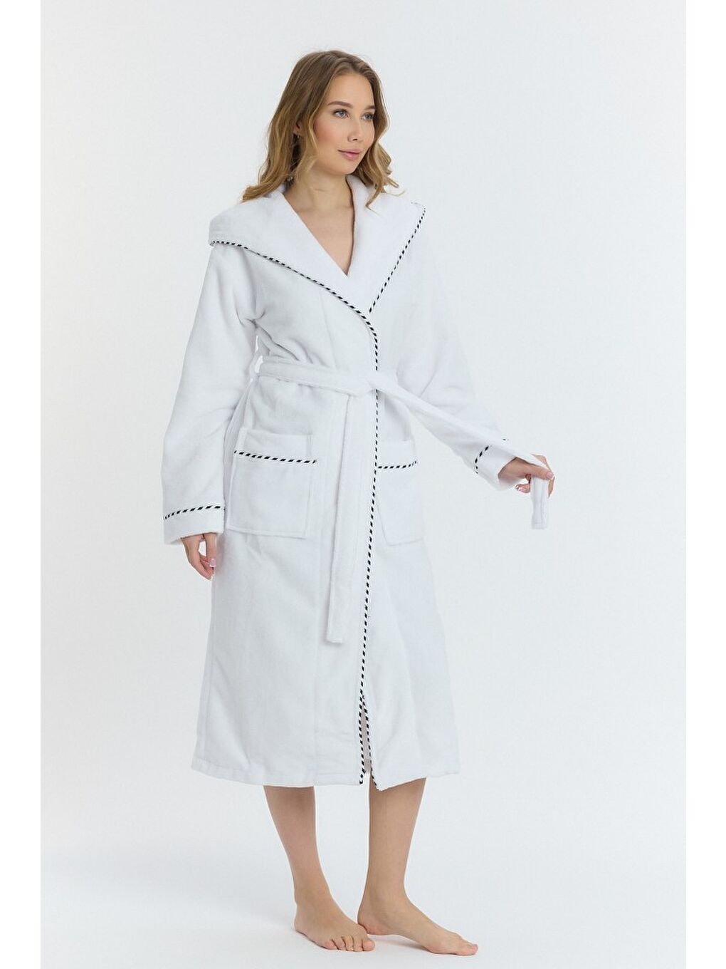 Beyaz Triga Kapüşonlu Kadın Bornozu %100 Pamuk-3