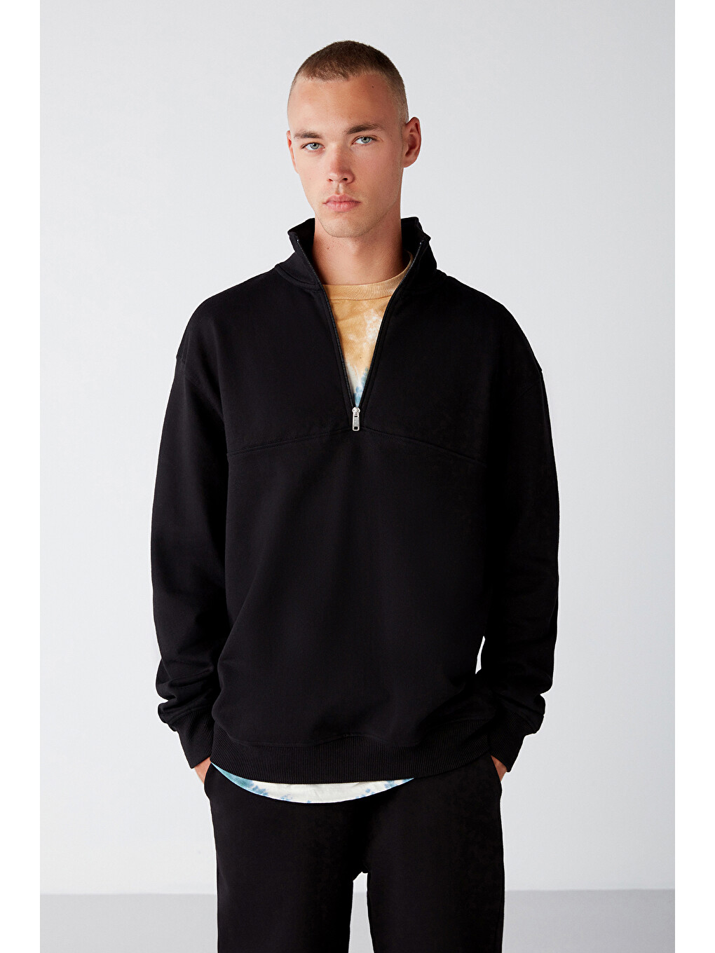 Frame Erkek Yarım Fermuarlı Dik Yakalı Yumuşacık Kumaşlı Polarlı Regular Siyah Sweatshirt