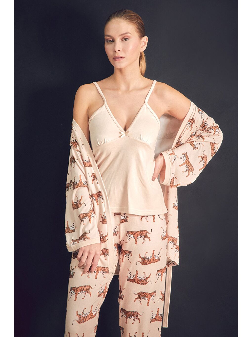 Bej Kaplan Desenli V Yaka 3'lü Pijama Takımı-1