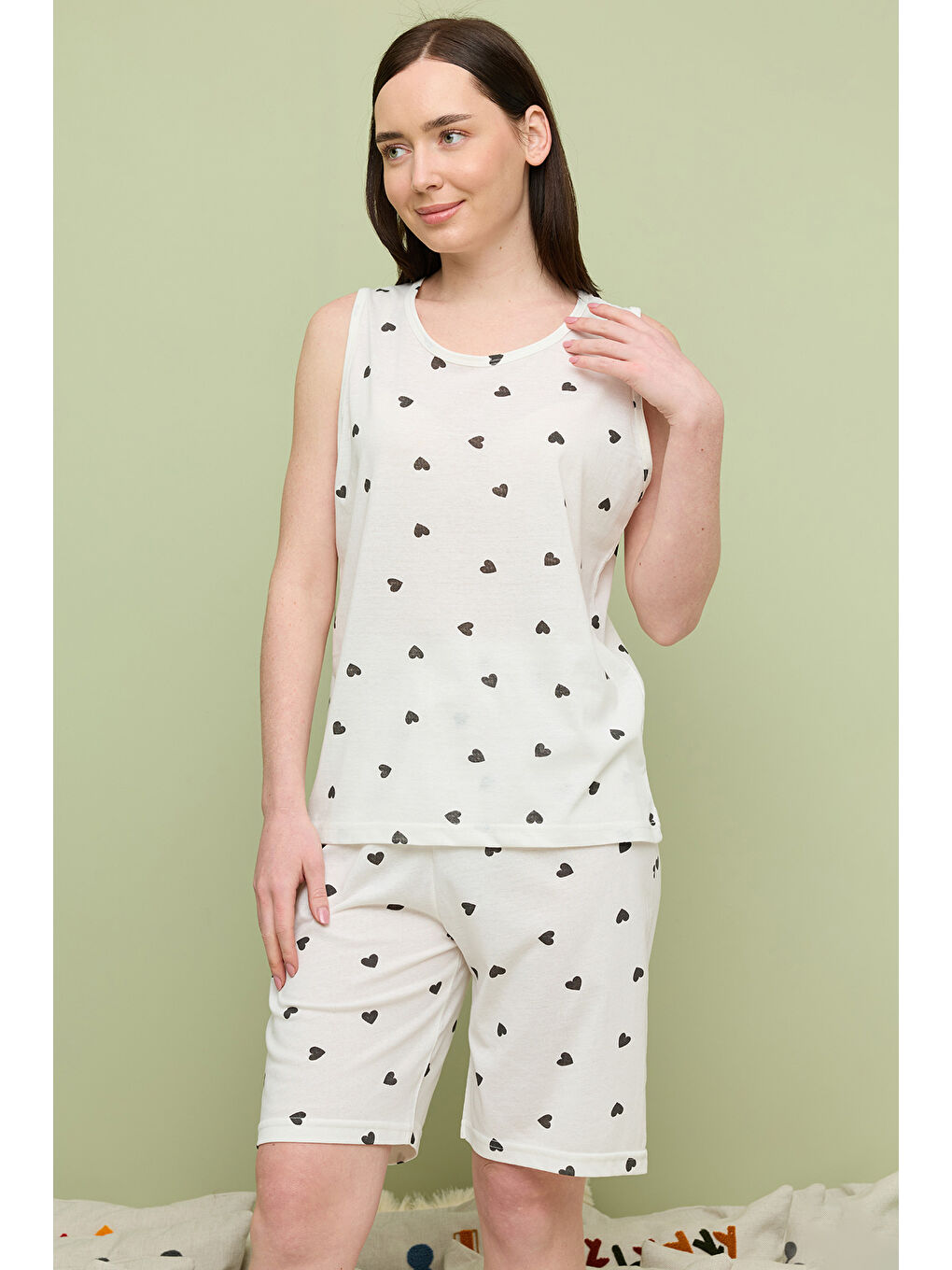 Ekru Kelebek Desenli Büyük Beden Kolsuz Kapri Pijama Takımı-1