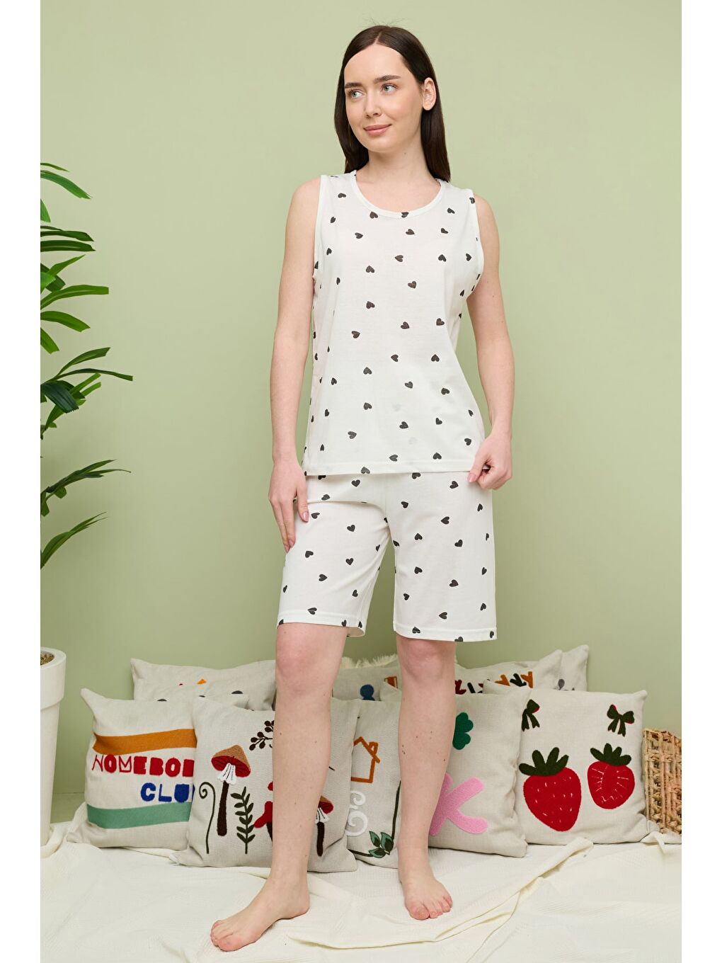 Ekru Kelebek Desenli Büyük Beden Kolsuz Kapri Pijama Takımı-2