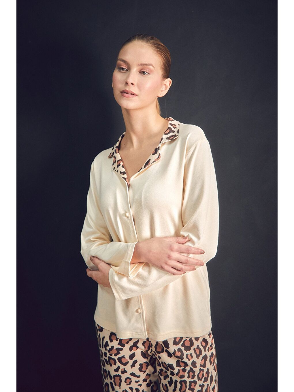 Bej Leopar Desenli Gömlek Yaka 2'li Pijama Takımı-1