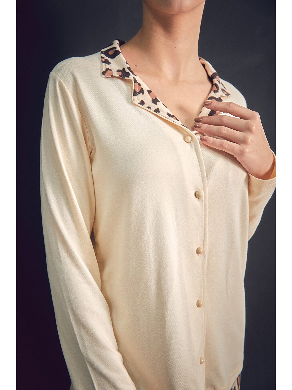 Bej Leopar Desenli Gömlek Yaka 2'li Pijama Takımı-2