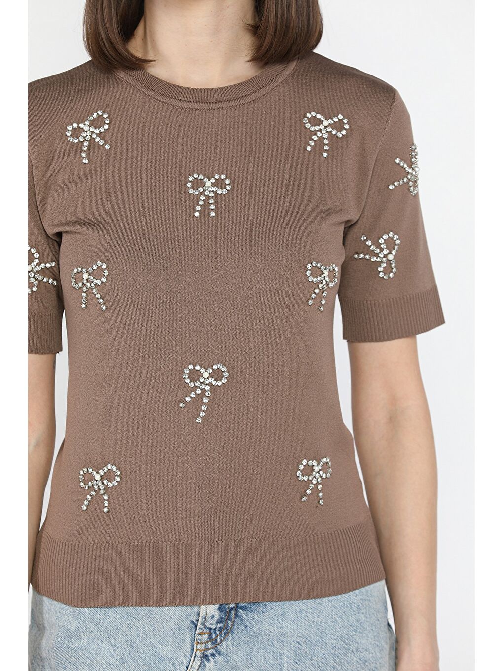 Bej Taş Detaylı Bisiklet Yaka Kadın Kısa Kol Bluz-2