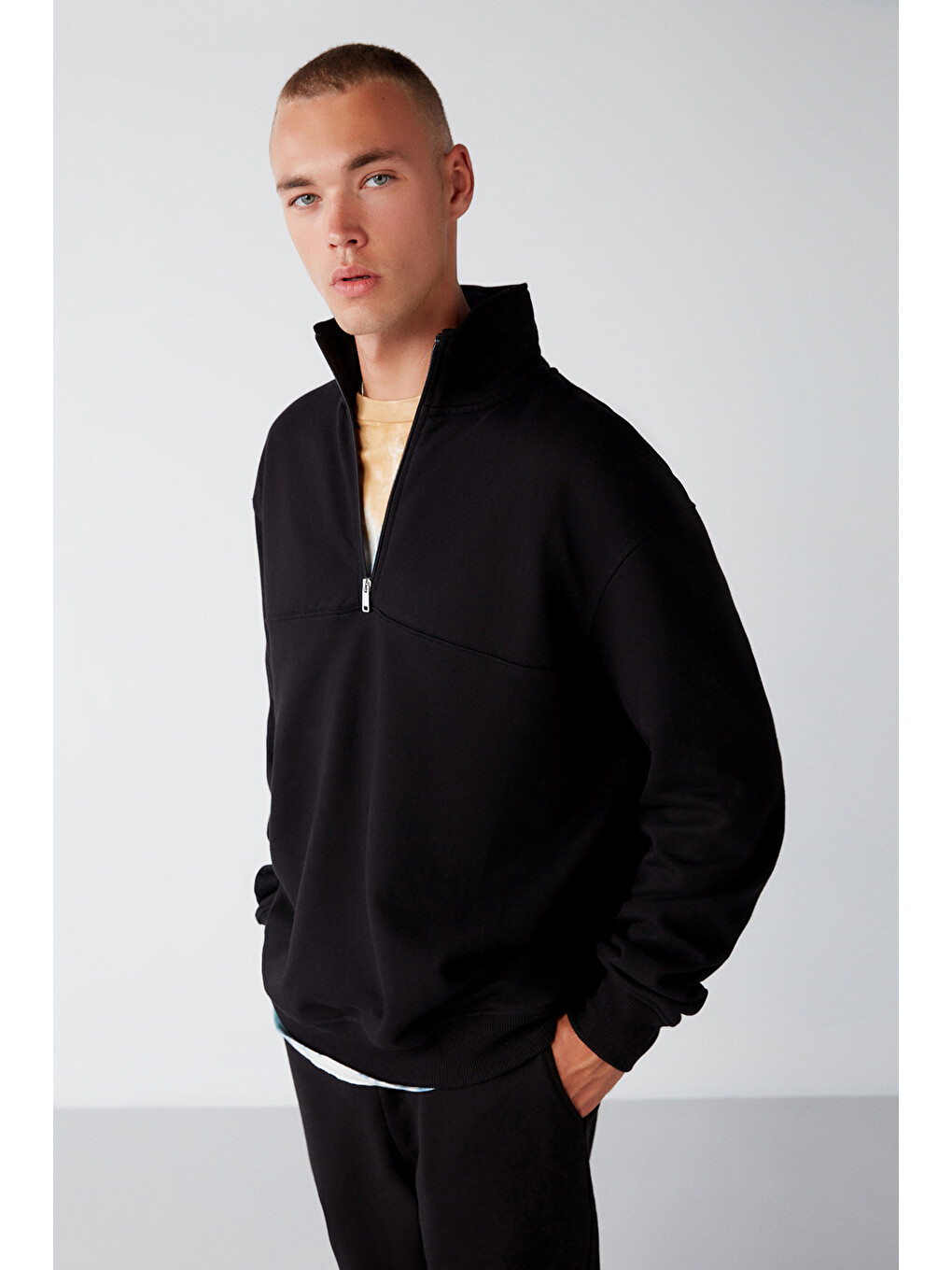 Frame Erkek Yarım Fermuarlı Dik Yakalı Yumuşacık Kumaşlı Polarlı Regular Siyah Sweatshirt-2