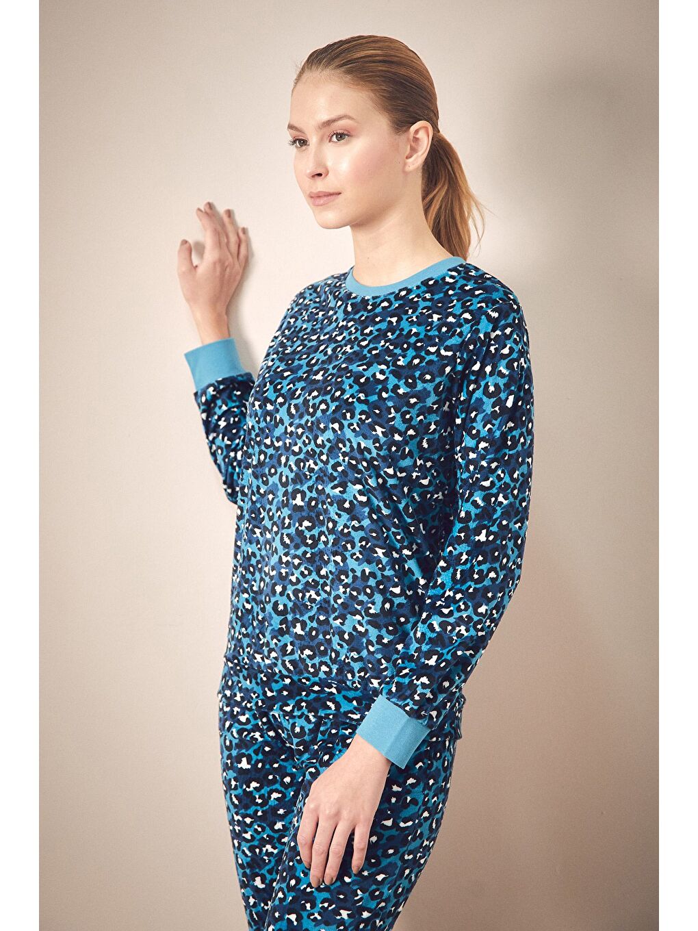 Mavi Leopar Desenli Bisiket Yaka 2'li Kadife Pijama Takımı-2