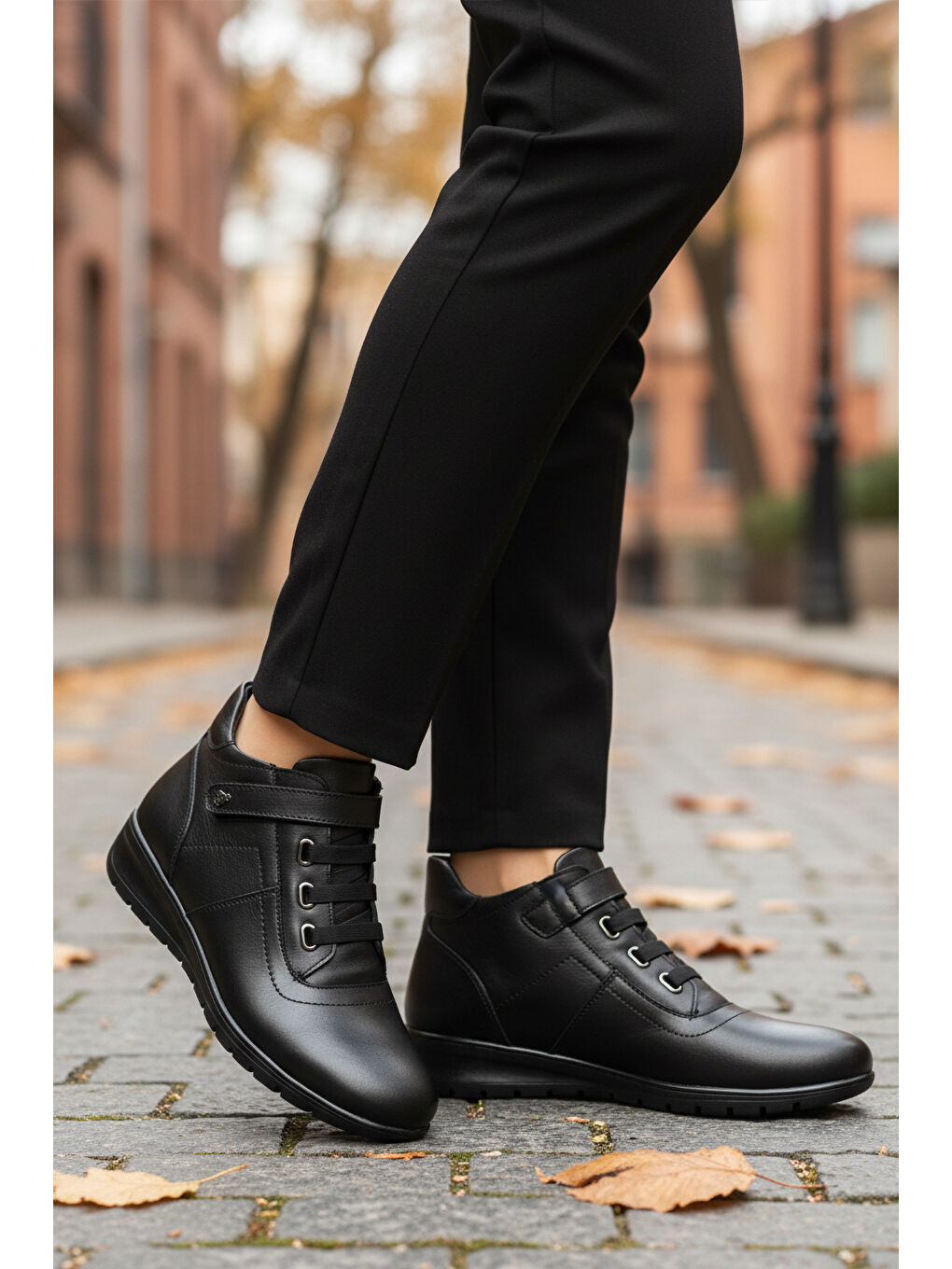 Siyah Hakiki Deri Cırtlı Anatomik Kadın Bot PLV1540 Z-2