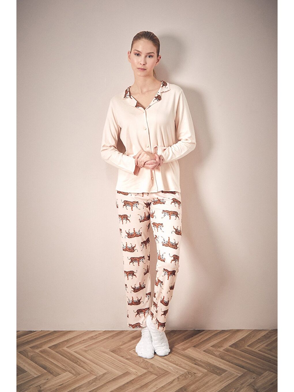 Bej Kaplan Desenli Gömlek Yaka 2'li Pijama Takımı