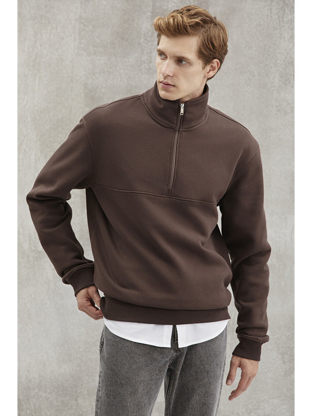 Erkek Yarım Fermuarlı Dik Yakalı Yumuşacık Kumaşlı Polarlı Regular Kahverengi Sweatshirt