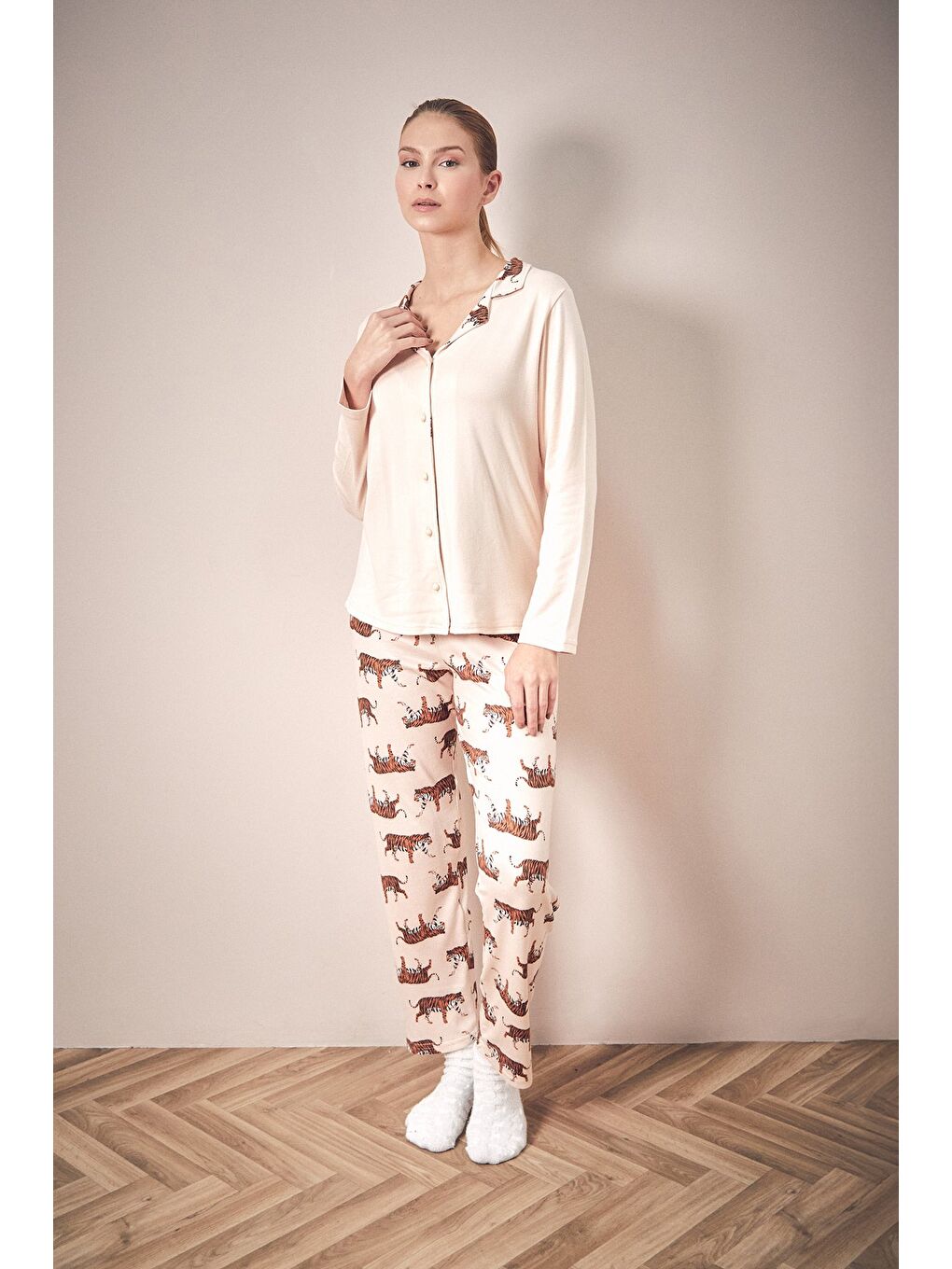 Bej Kaplan Desenli Gömlek Yaka 2'li Pijama Takımı-1