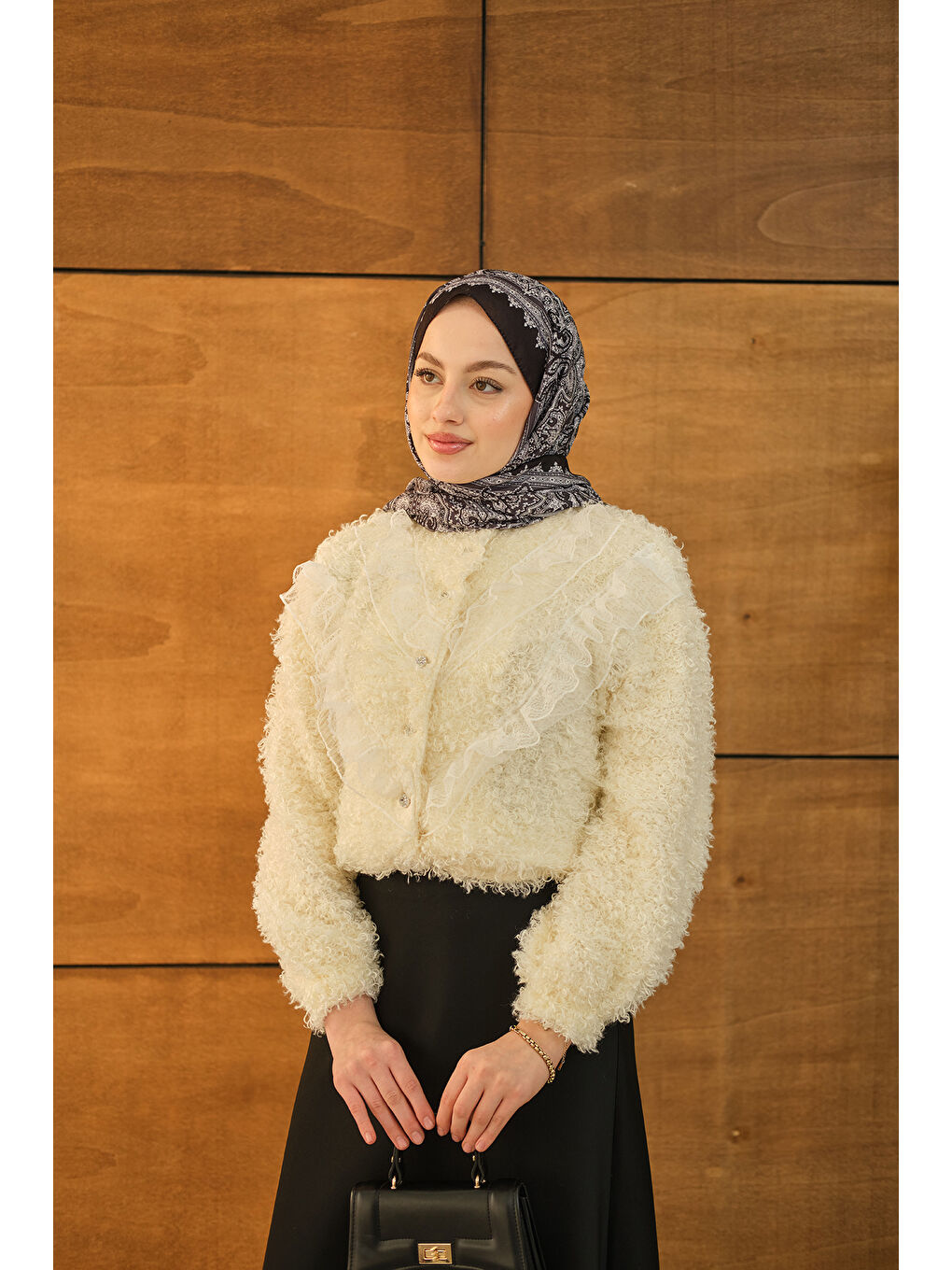 Ekru Kadın Dantelli V Kat Hırka Krem