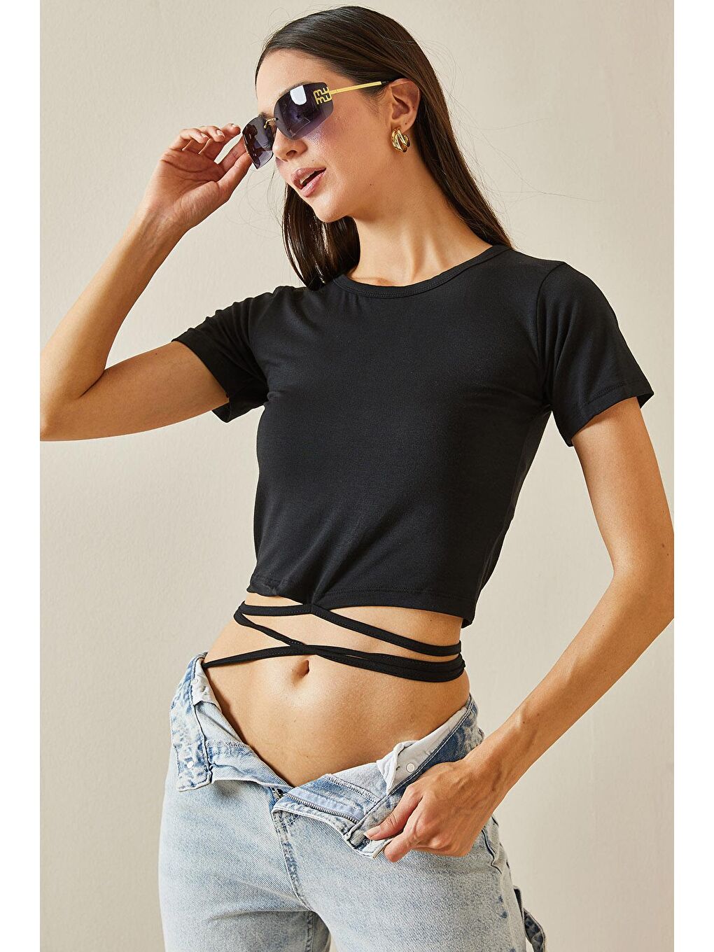 Siyah Bisiklet Yaka Bağcıklı T-Shirt 5YXK1-48762-02