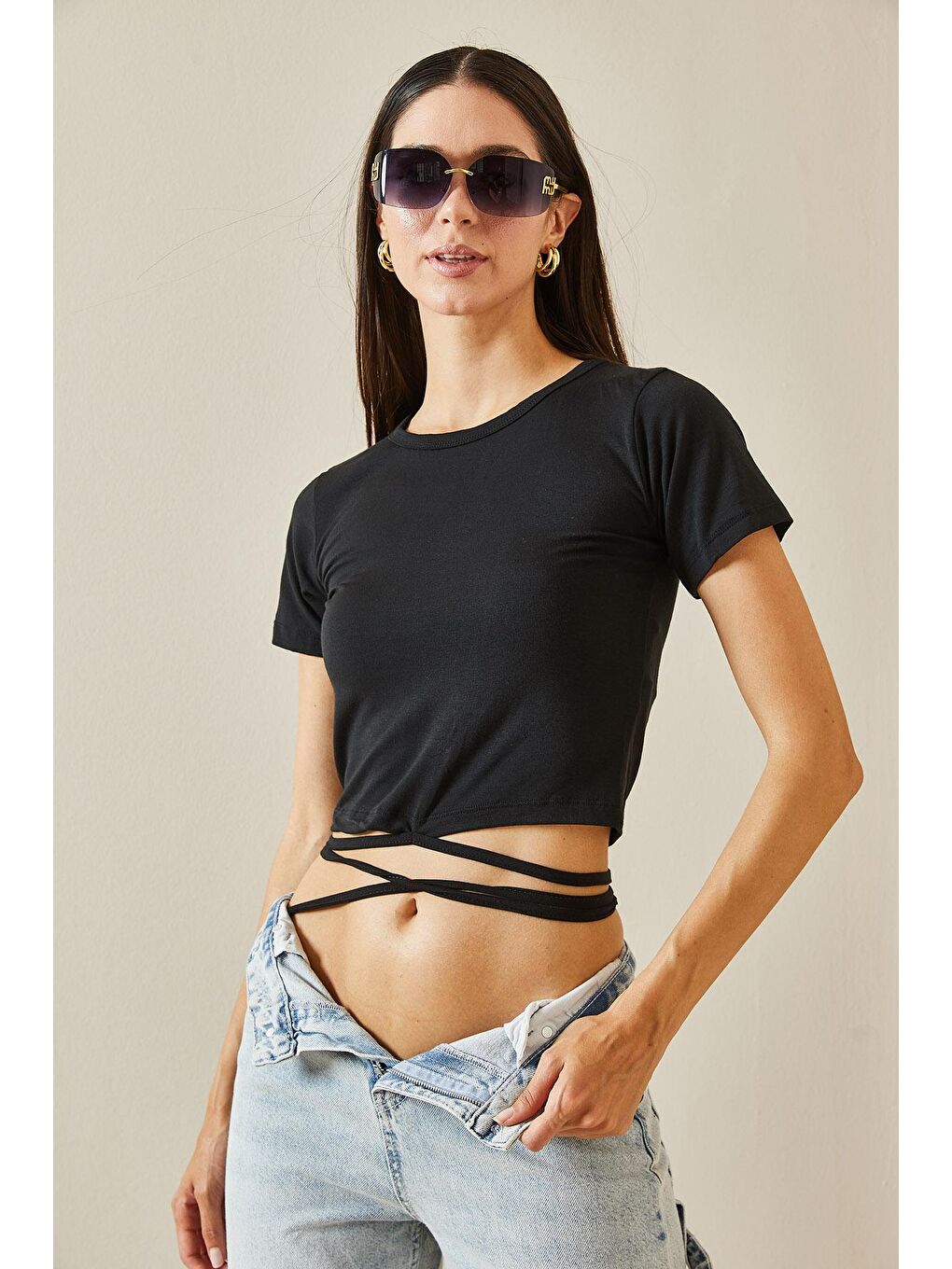 Siyah Bisiklet Yaka Bağcıklı T-Shirt 5YXK1-48762-02-1