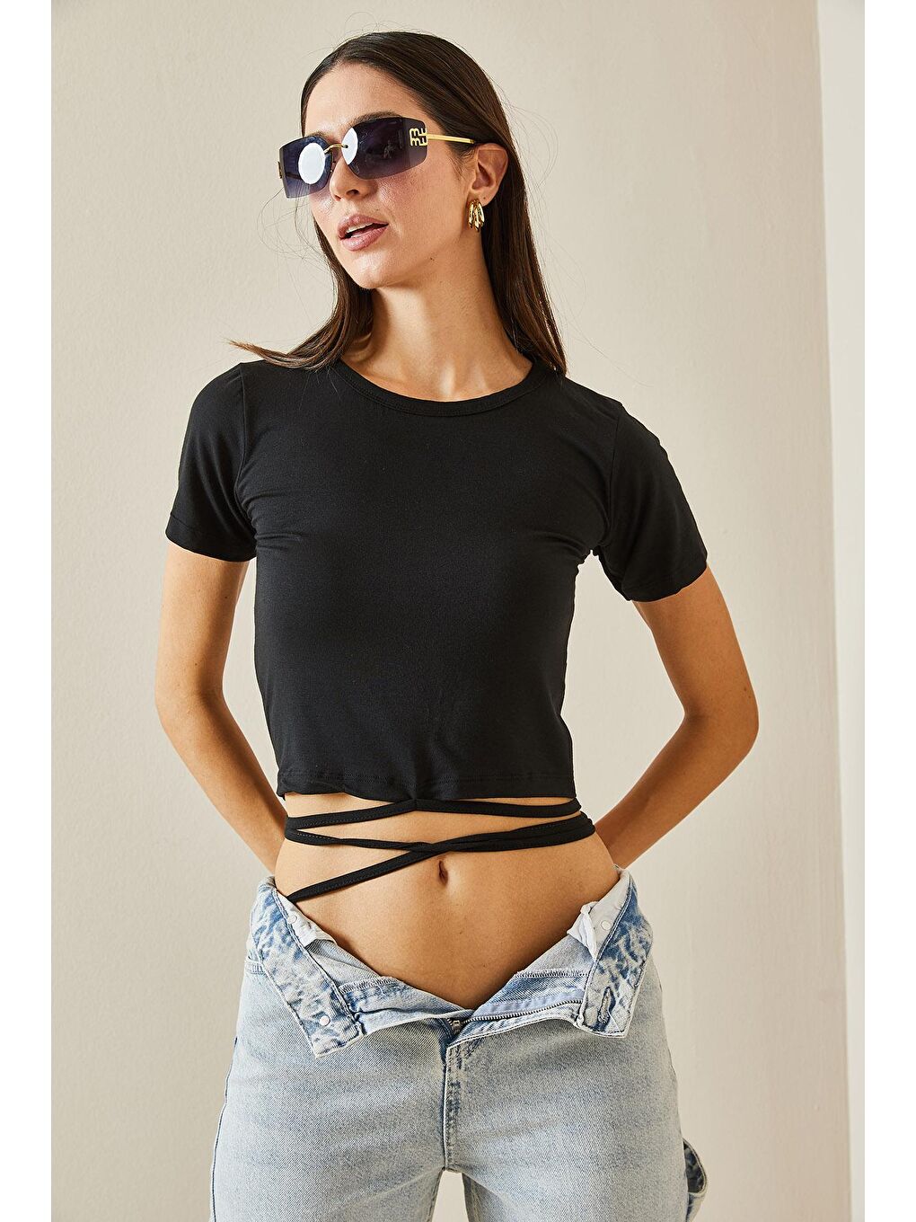 Siyah Bisiklet Yaka Bağcıklı T-Shirt 5YXK1-48762-02-2