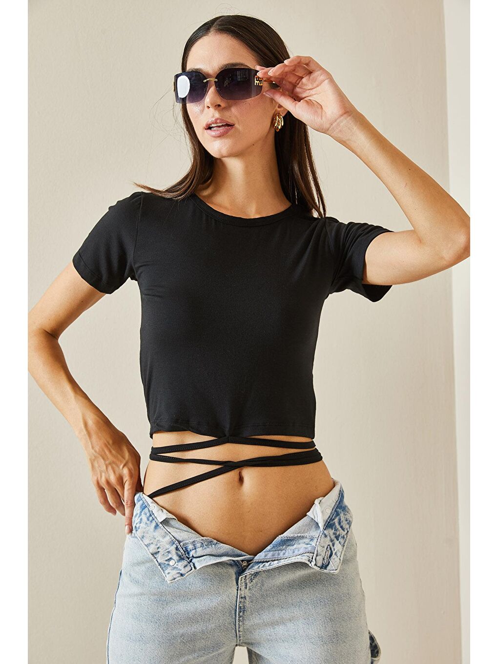 Siyah Bisiklet Yaka Bağcıklı T-Shirt 5YXK1-48762-02-3