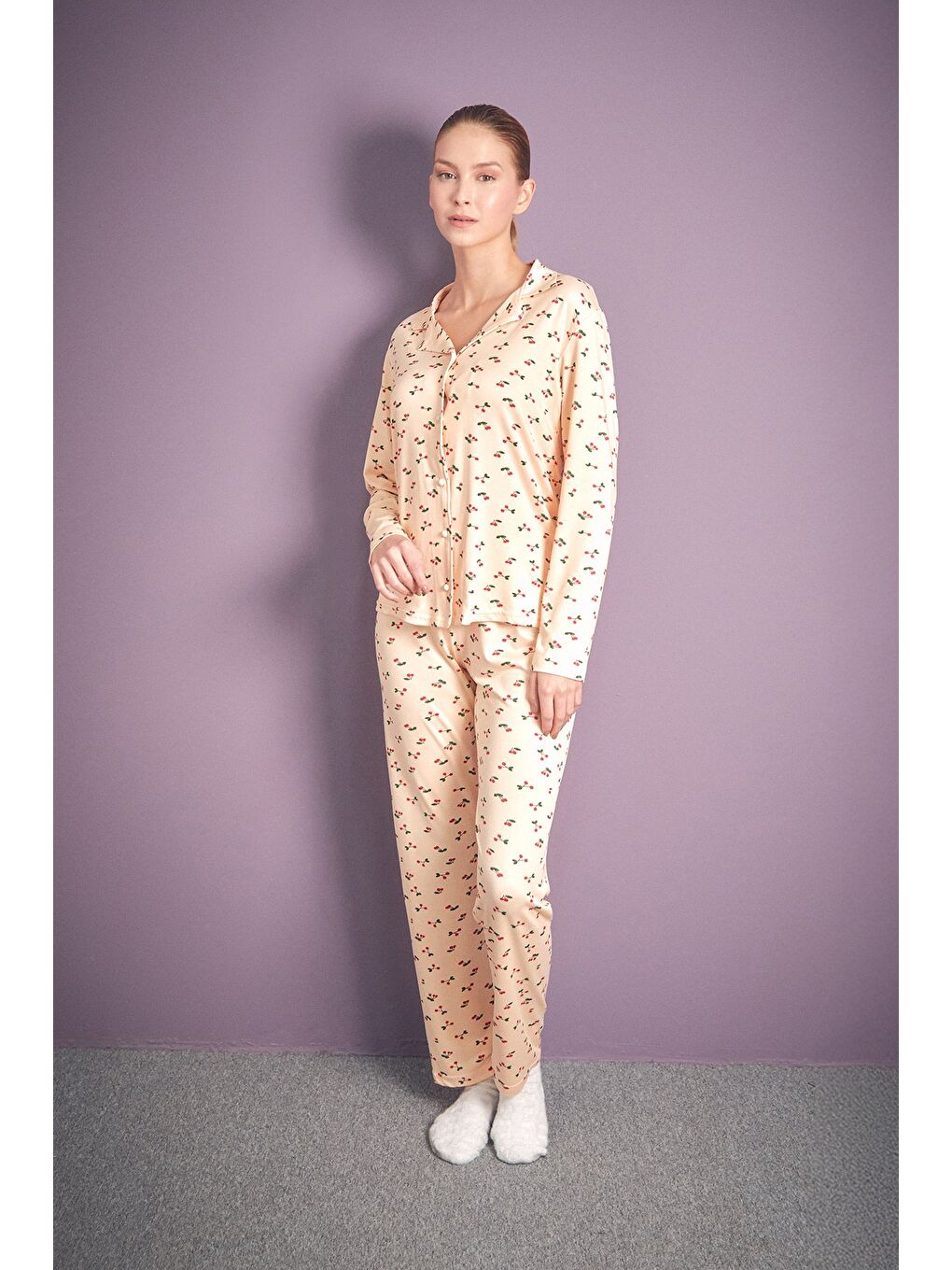 Bej Kiraz Desenli Gömlek Yaka 2'li Pijama Takımı-1