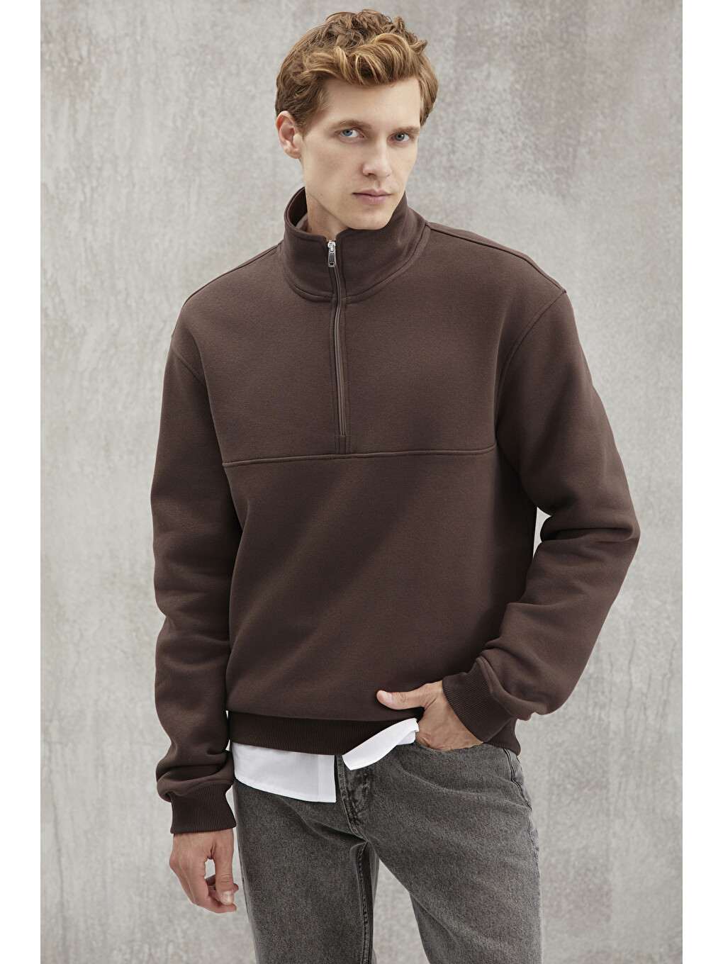Erkek Yarım Fermuarlı Dik Yakalı Yumuşacık Kumaşlı Polarlı Regular Kahverengi Sweatshirt-3