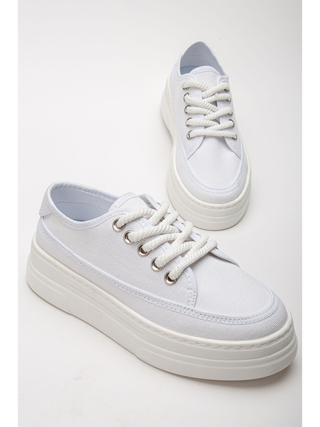 Kadın Beyaz Poli Taban Keten Halat Bağcıklı Spor Ayakkabı