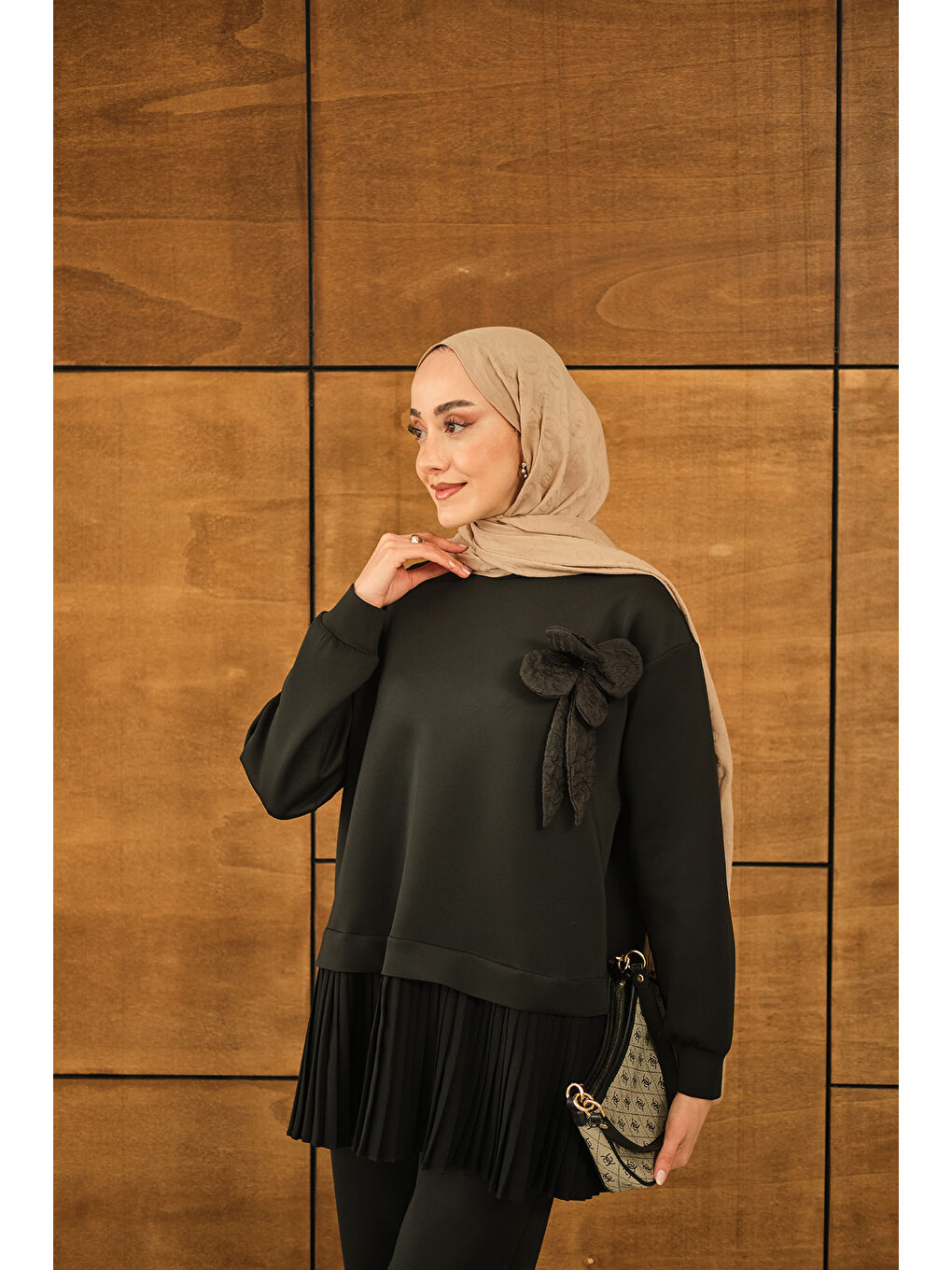 Kadın Çiçek Detay Pliseli Takım Siyah-4