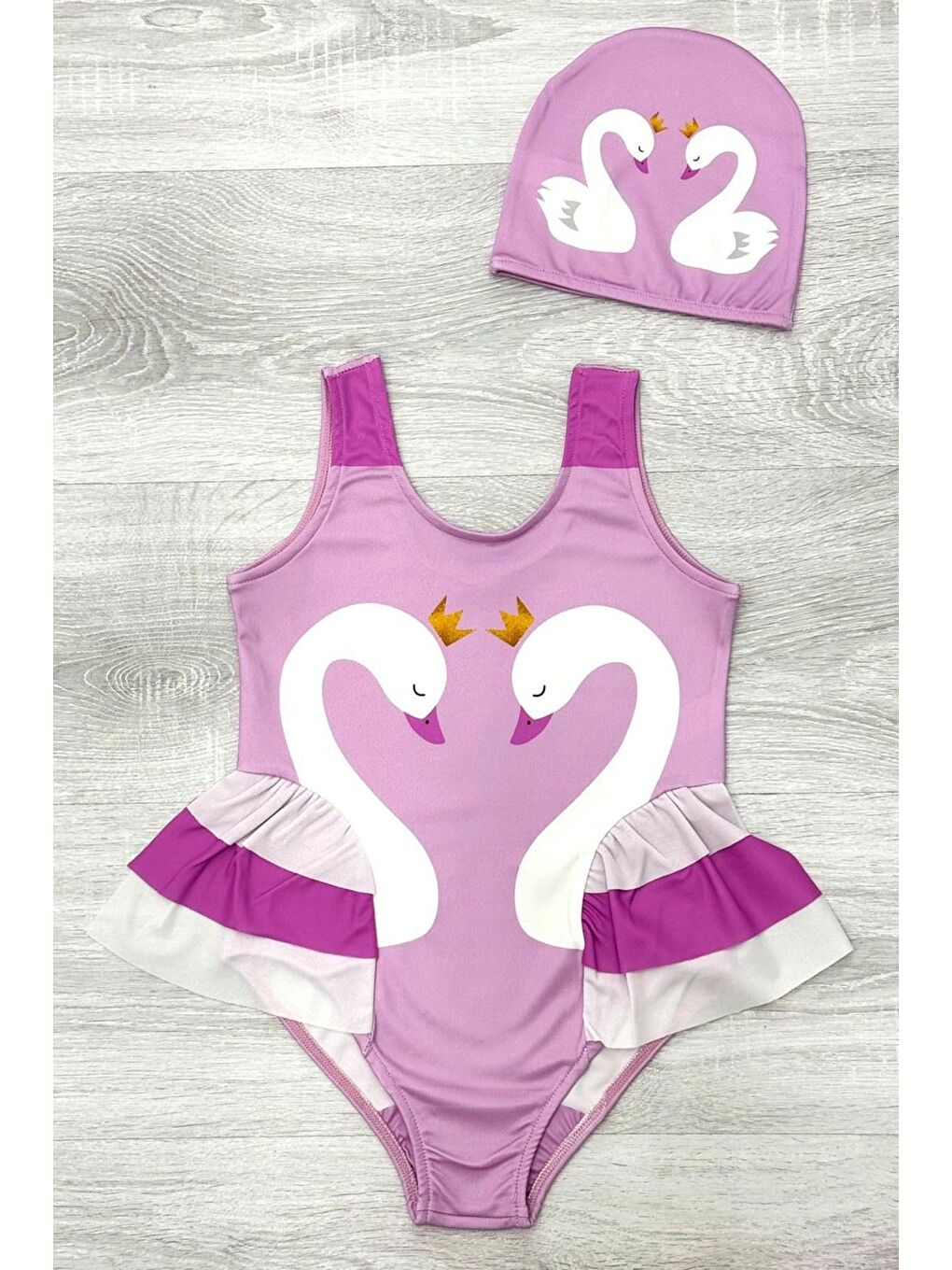 Beyaz Zarif Kuğu Desenli Üç Kat Fırfır Detaylı Boneli Kız Çocuk Mayo