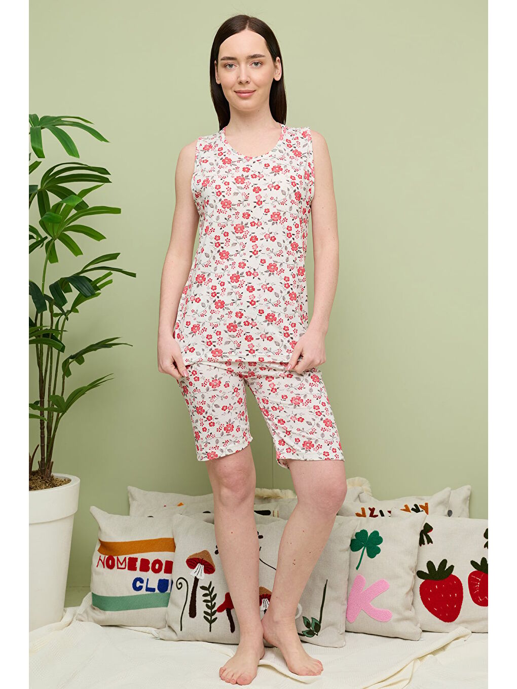 Kırmızı Kelebek Desenli Büyük Beden Kolsuz Kapri Pijama Takımı