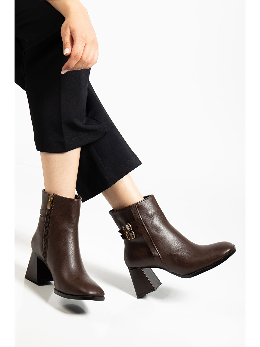 Kahverengi Kadın Kahve Cilt TPU Taban Çift Tokalı Sivri Burunlu Fermuarlı Topuklu Bot-1