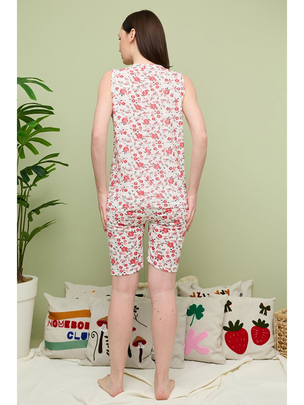 Kırmızı Kelebek Desenli Büyük Beden Kolsuz Kapri Pijama Takımı-4