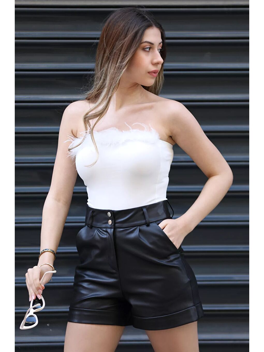 Ekru Önü Tüylü Straplez Bluz-2