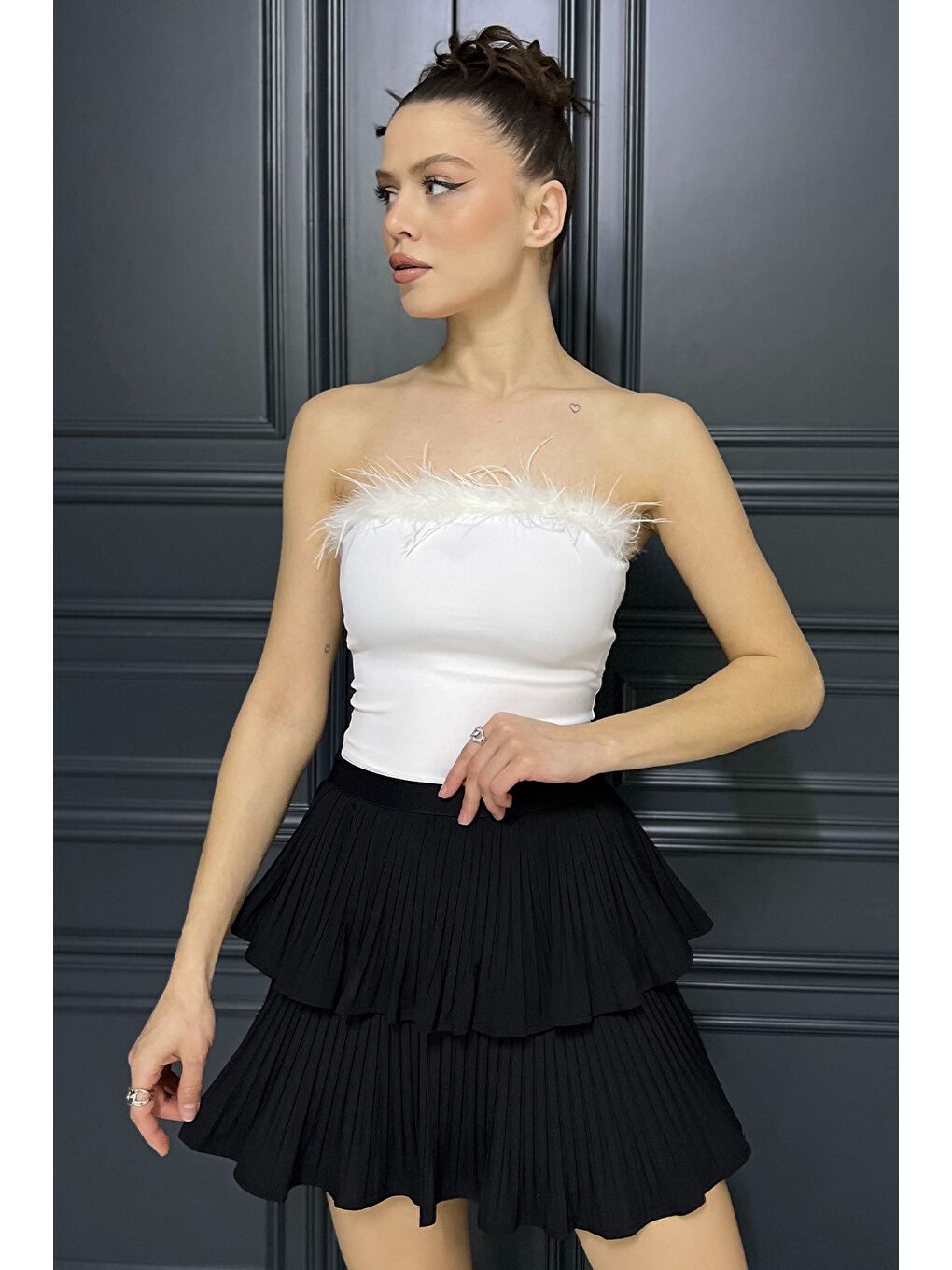 Ekru Önü Tüylü Straplez Bluz-3