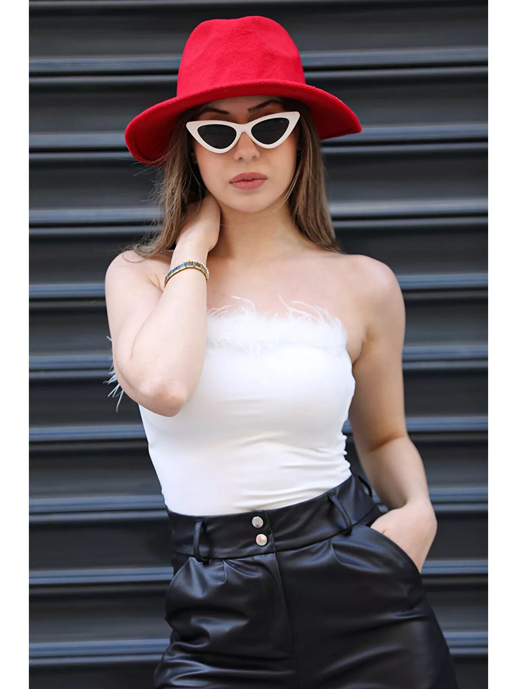 Ekru Önü Tüylü Straplez Bluz-6