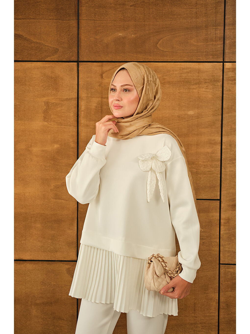 Kadın Çiçek Detay Pliseli Takım Beyaz-1