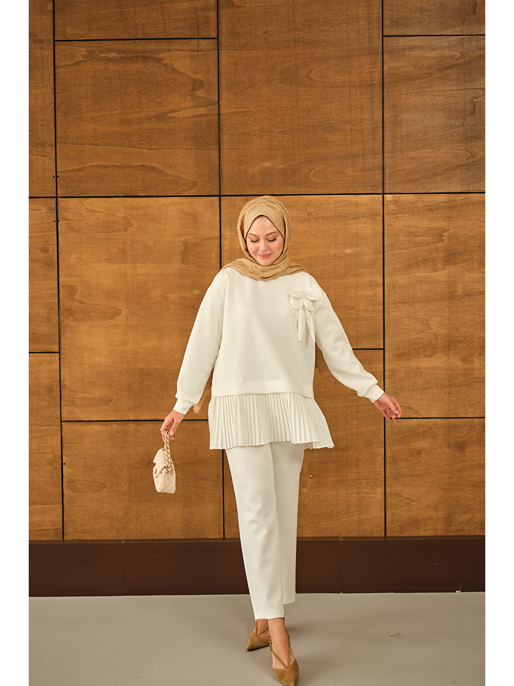 Kadın Çiçek Detay Pliseli Takım Beyaz-2