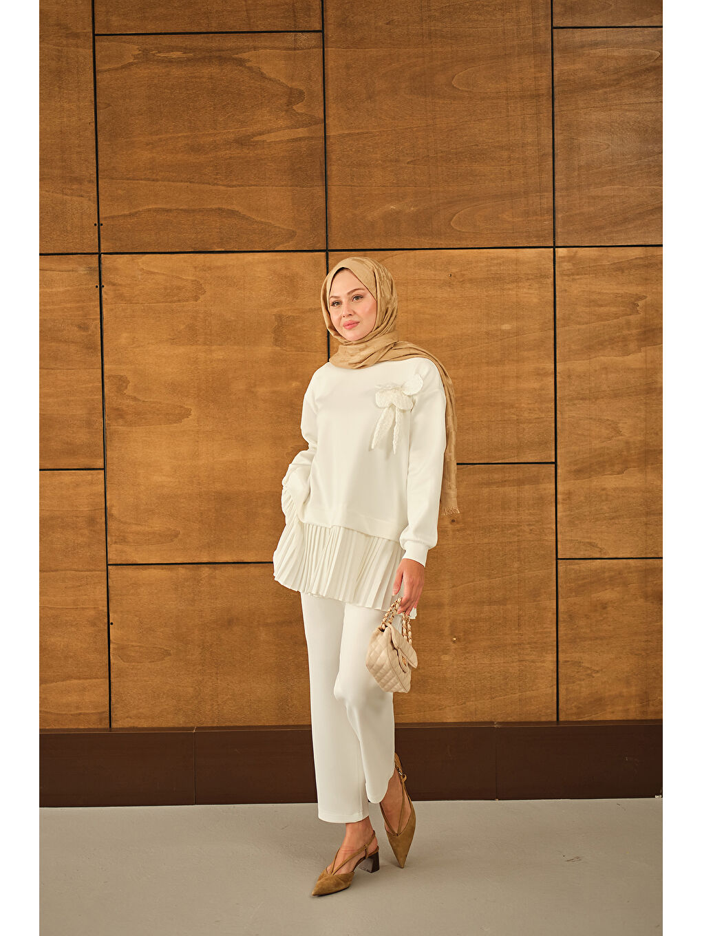 Kadın Çiçek Detay Pliseli Takım Beyaz-3