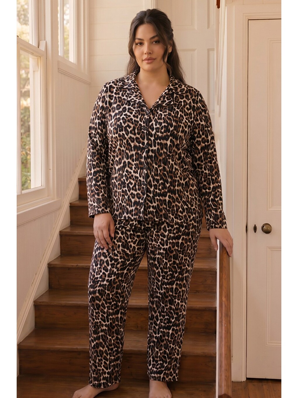 Karışık Leopar Desenli Termal Kumaşlı Ultra Soft Yumuşak Büyük Beden Battal Boy Düğmeli Örme Pijama Takımı-1