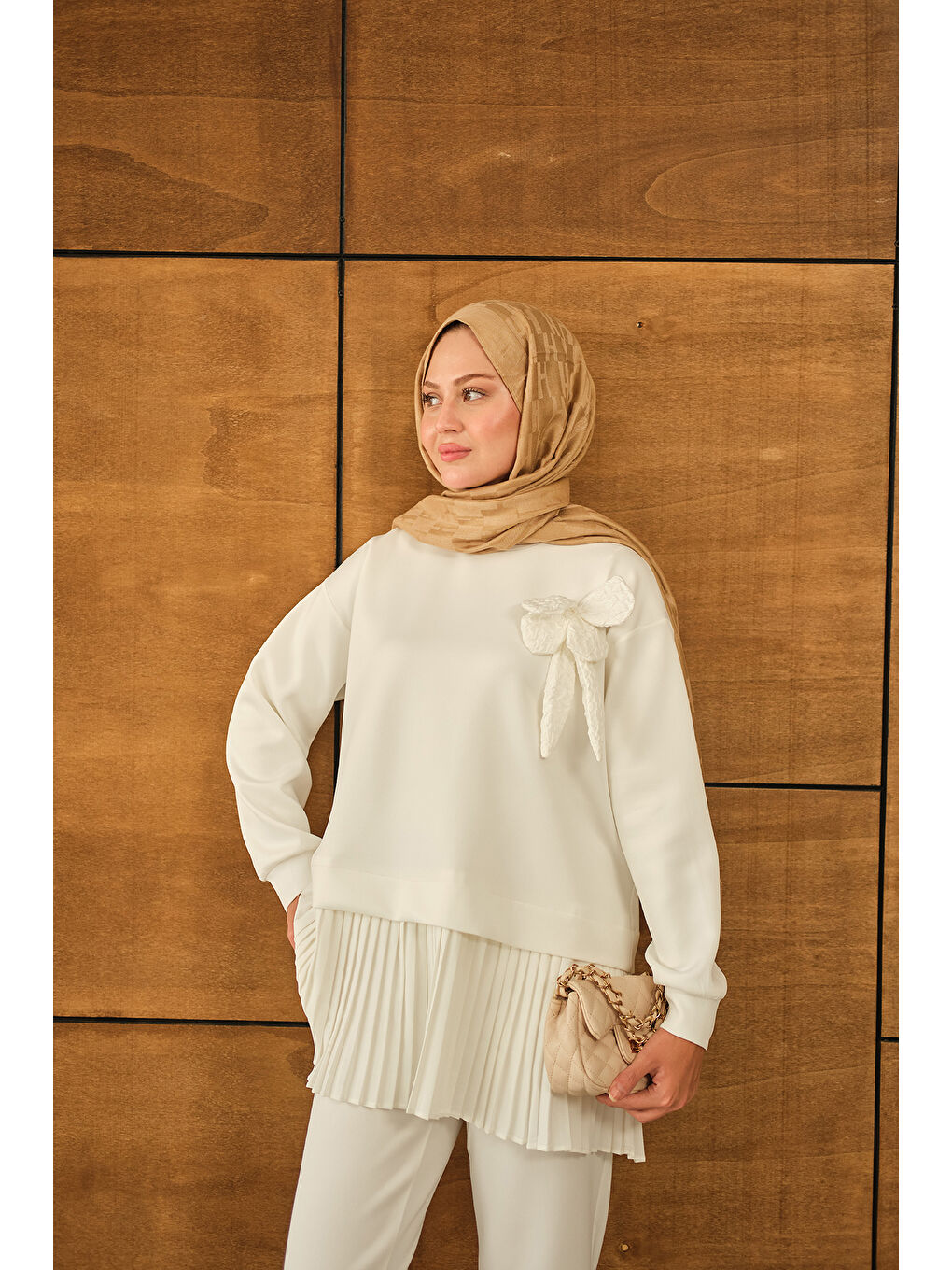 Kadın Çiçek Detay Pliseli Takım Beyaz-4