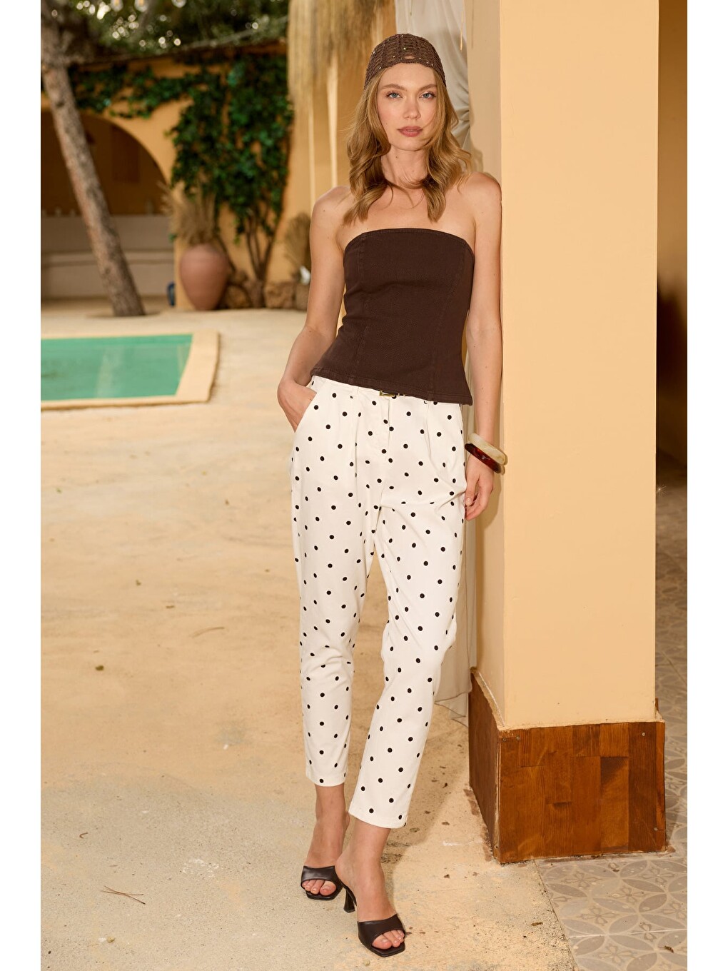 Ekru Puantiyeli Beli Kemerli Pantolon-1