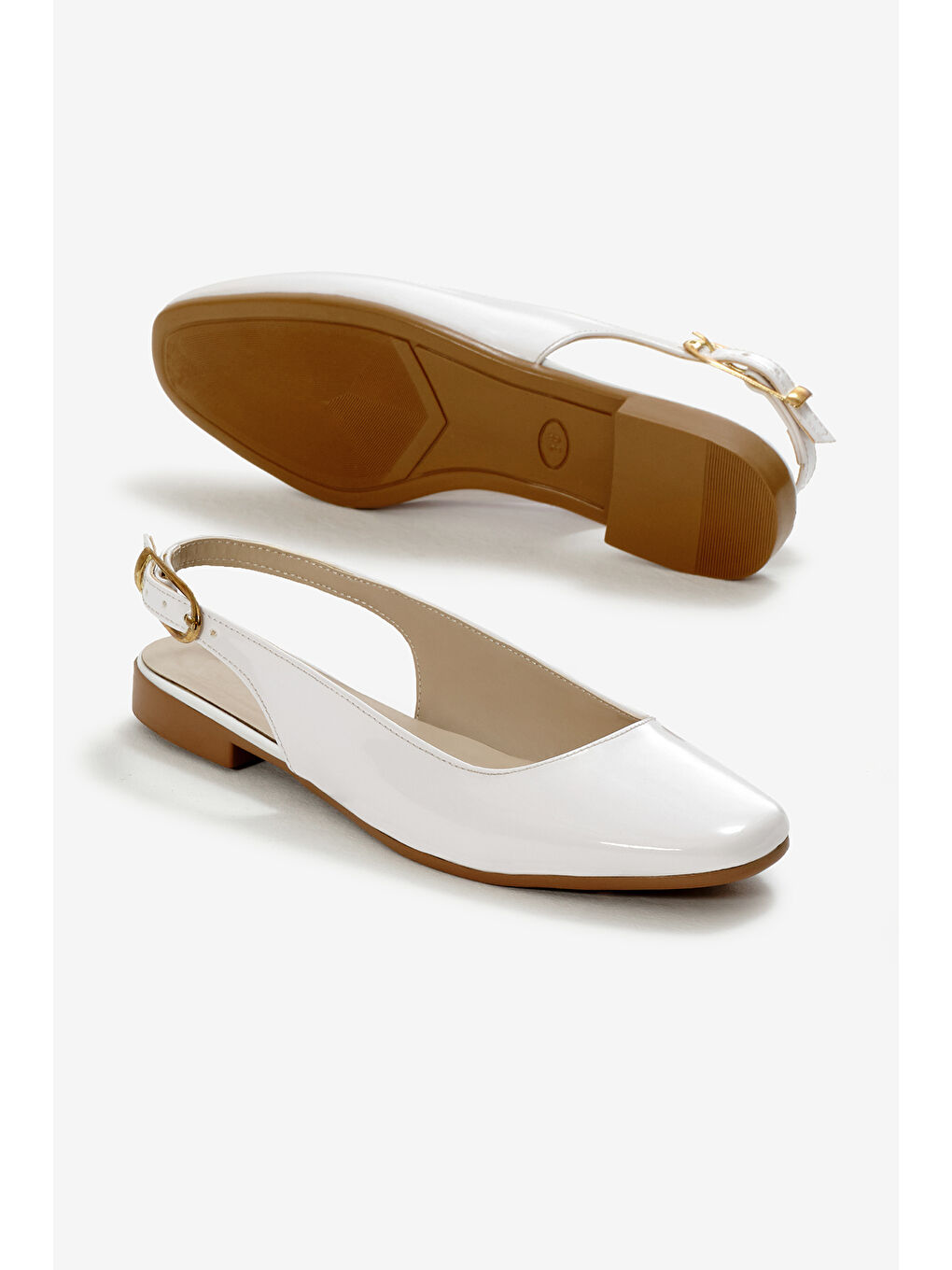 Kadın Beyaz Arkası Açık Tokalı Babet-3