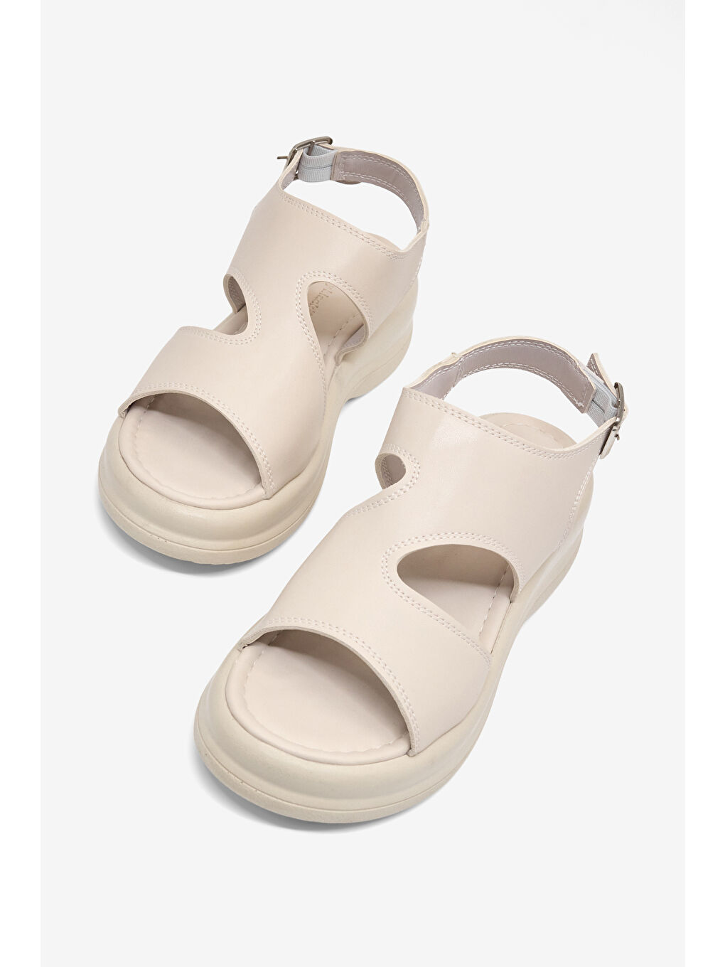 Kadın Bej Rahat Kalıp Düz Tokalı Sandalet-1