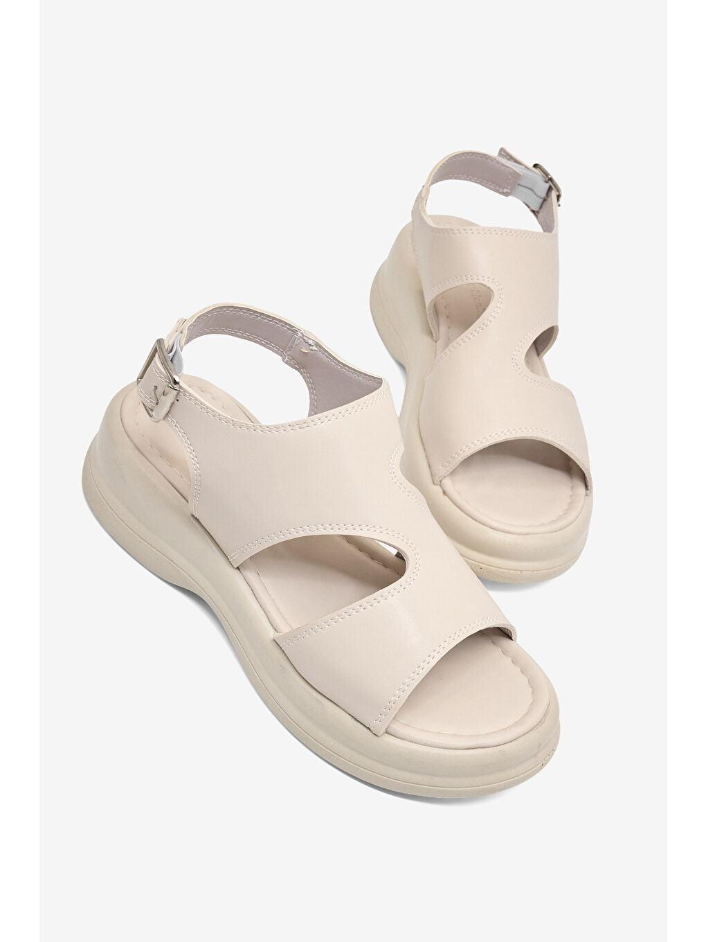 Kadın Bej Rahat Kalıp Düz Tokalı Sandalet-2