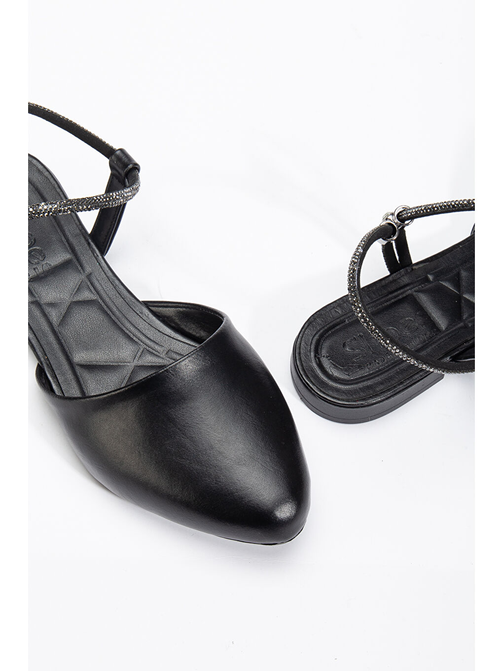 Kadın Siyah Taş Halat Detaylı Babet-3