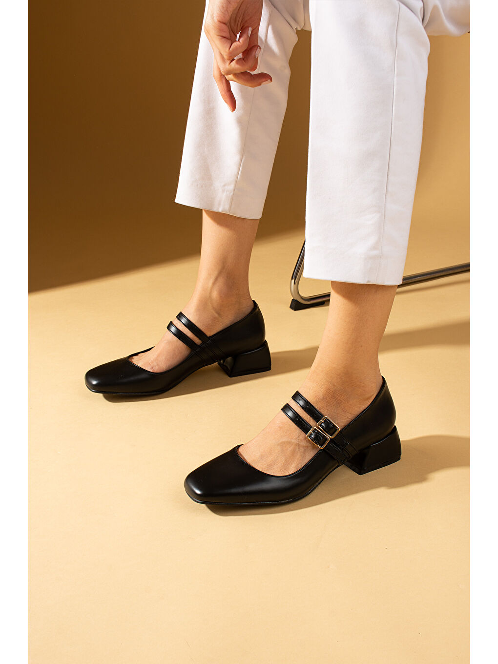 Siyah Çift Bant Kare Burunlu Baretli Kısa Blok Topuklu Kadın Ayakkabı 53-200-24Cilt-2