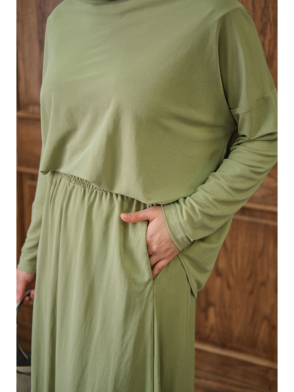 Kadın Oval Kesim Takım Yeşil-4