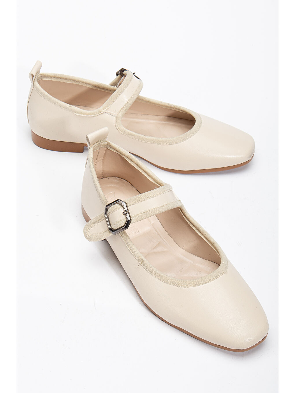 Kadın Bej Oval Burunlu Tokalı Babet-2